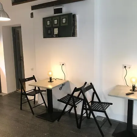 Passpartout Hostel *